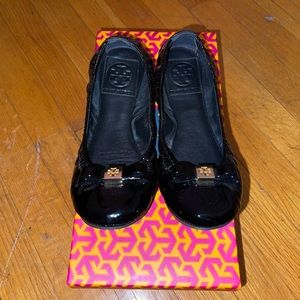 Tory Burch flats with bow and logo